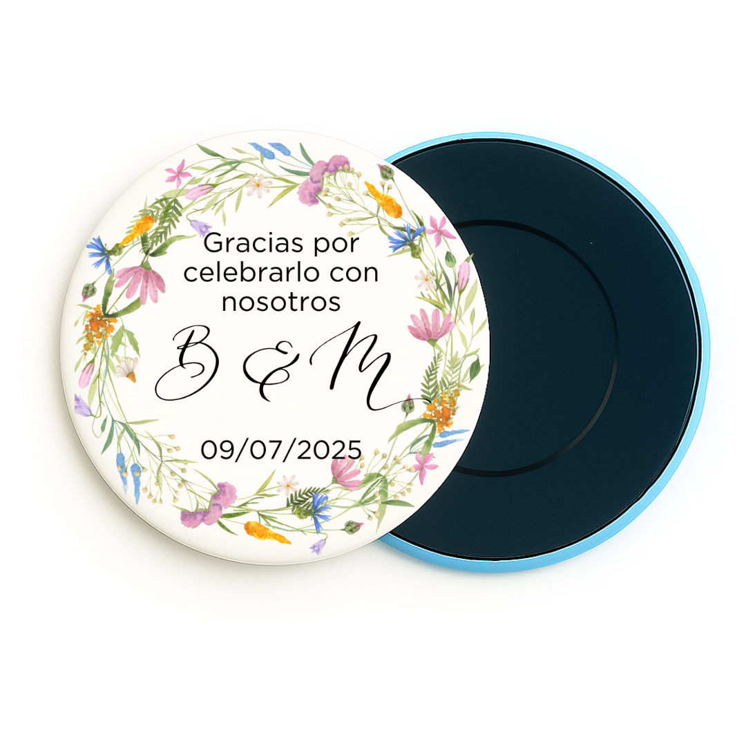 Imán para bodas redondo personalizado con flores de colores y iniciales detalles de regalos eventos festividades frigorífico